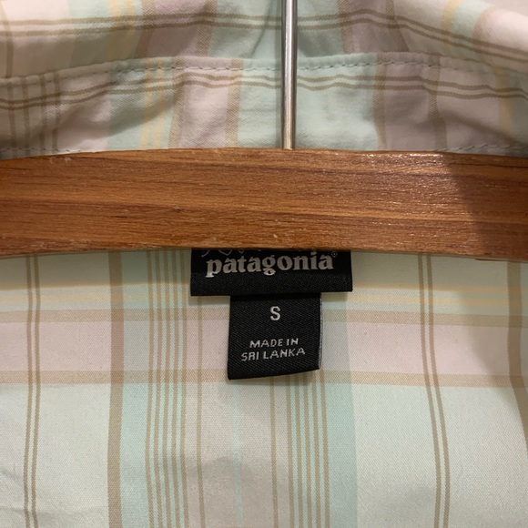 Patagonia plaid snap button waterproof shirt - Picture 2 of 4